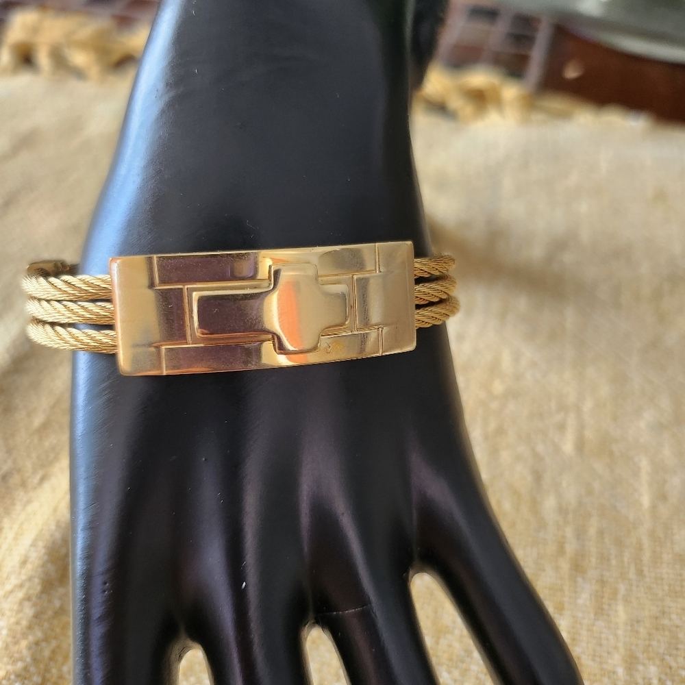 Stainless steel cross bracelet